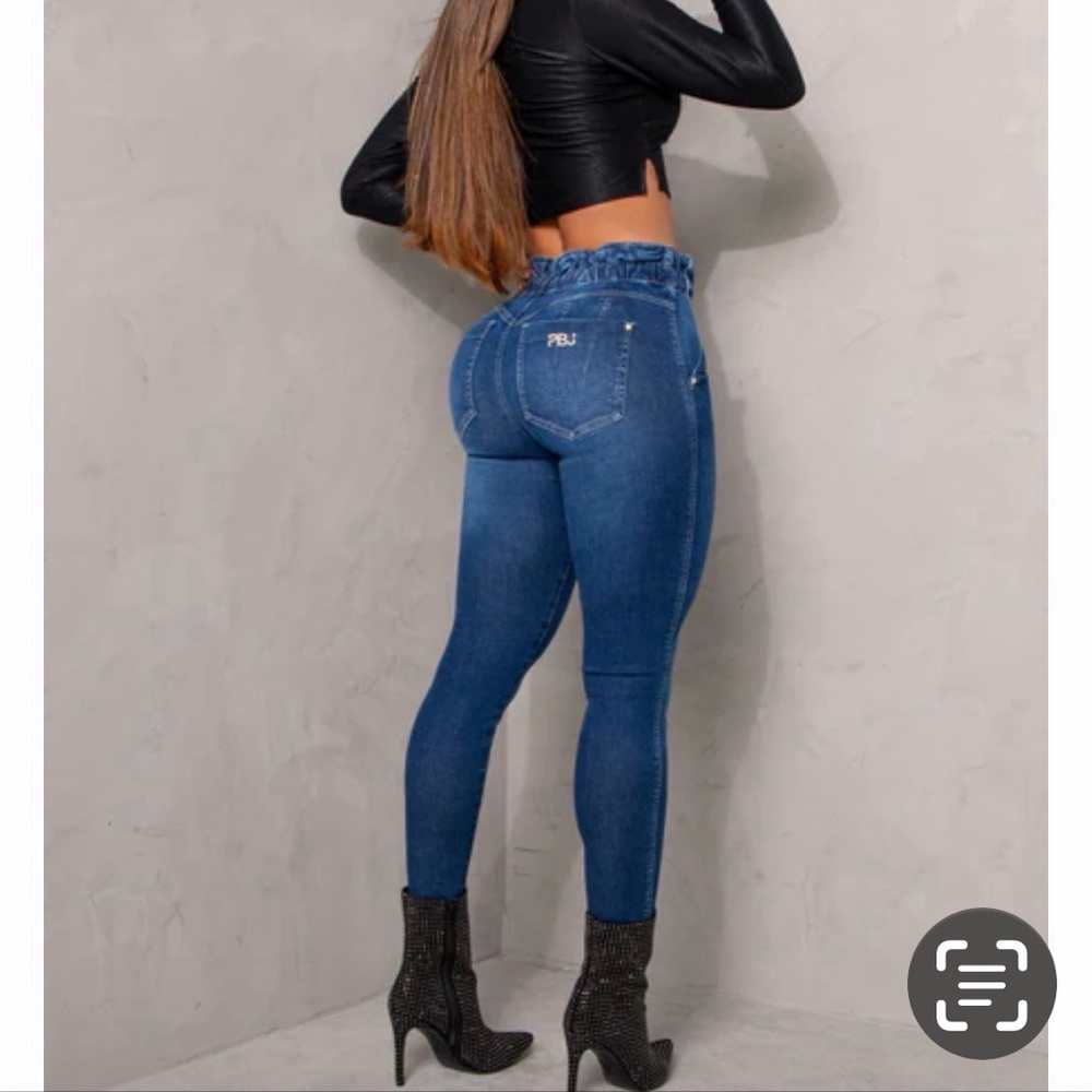 PIT BULL  Jeans New With Tags Calca Skinny Clochard butt lift